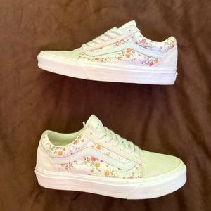 Old Skool Vintage Floral Vans size men 6/women 7.5